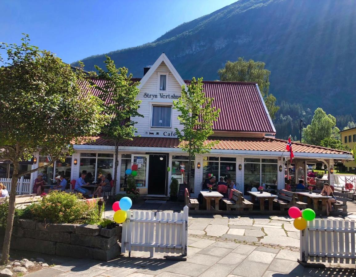 Stryn Kaffebar & Vertshus Exterior photo